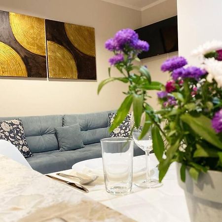 Exclusive 2Br! Apartment Near City Center +Netflix Varsó Kültér fotó