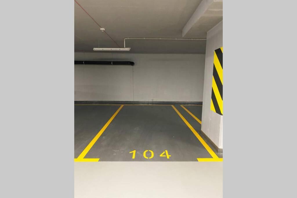 Exclusive 2Br! Apartment Near City Center +Netflix Varsó Kültér fotó