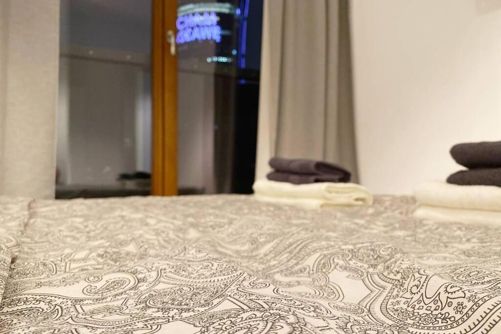 Exclusive 2Br! Apartment Near City Center +Netflix Varsó Kültér fotó