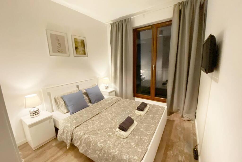 Exclusive 2Br! Apartment Near City Center +Netflix Varsó Kültér fotó