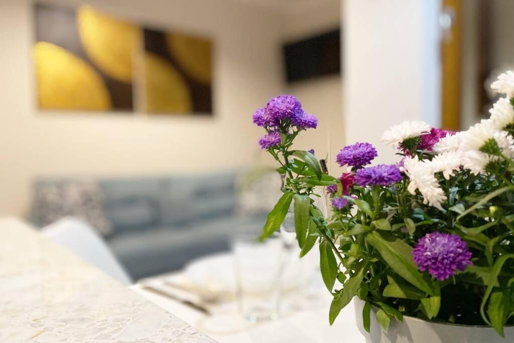 Exclusive 2Br! Apartment Near City Center +Netflix Varsó Kültér fotó