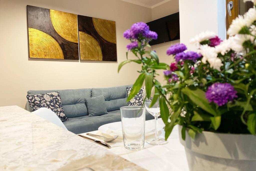 Exclusive 2Br! Apartment Near City Center +Netflix Varsó Kültér fotó